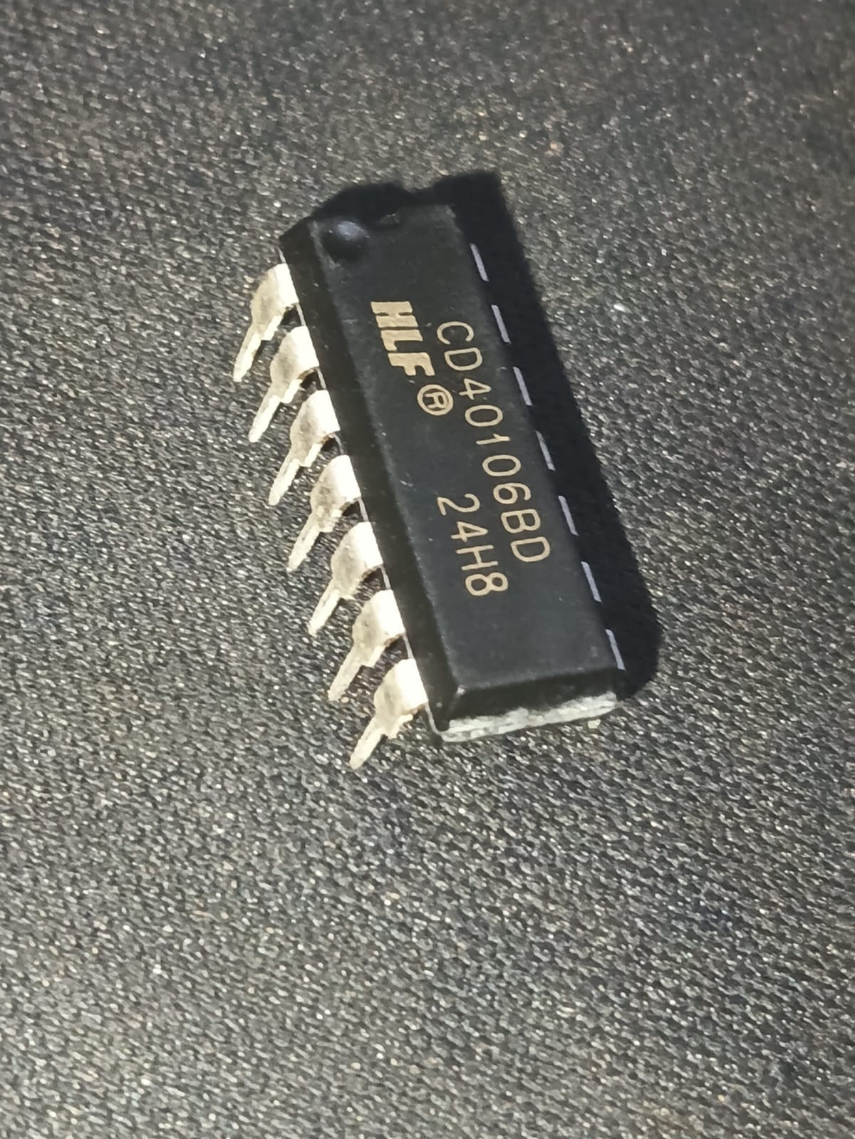 CD40106 DIP14 Hex Schmitt Trigger Inverters TI 40106 ETA1688