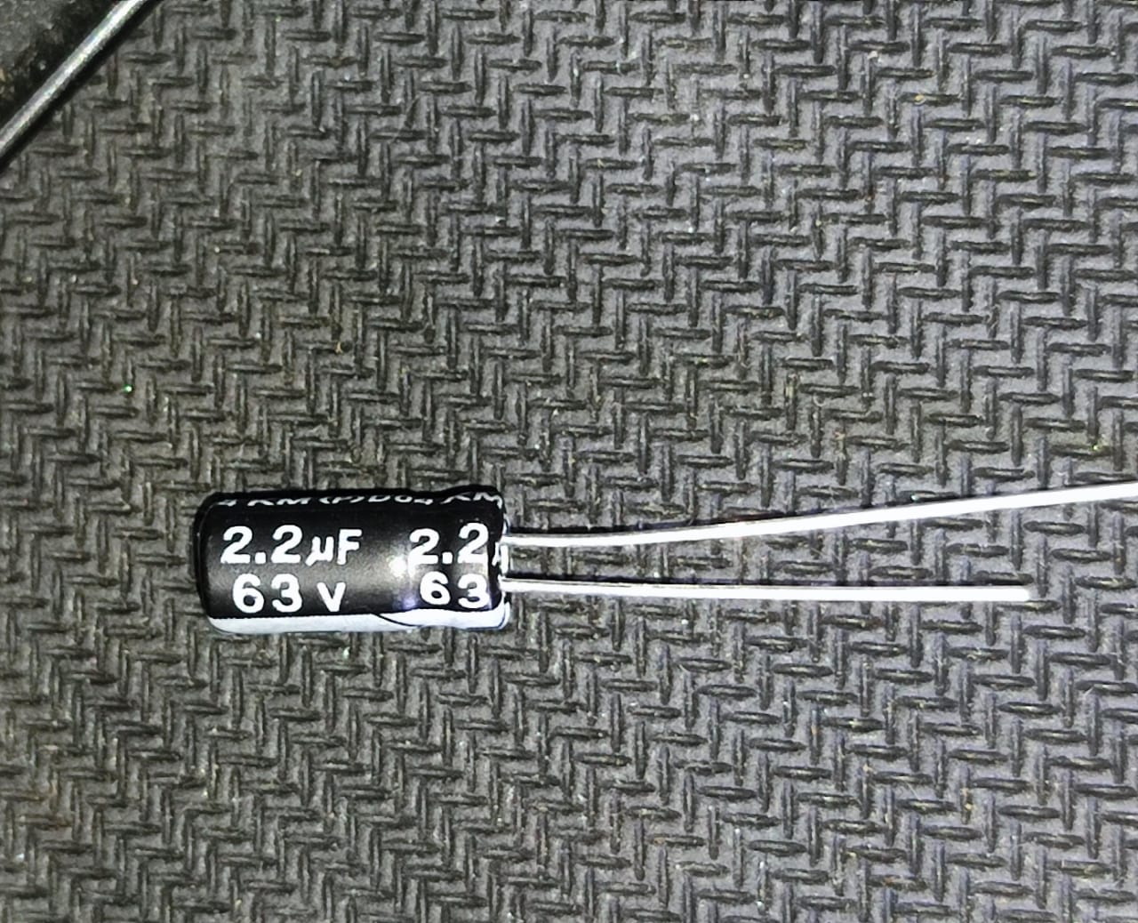 2.2uF 63V 105C JWCO 5x11MM Electrolytic Capacitor ET9536