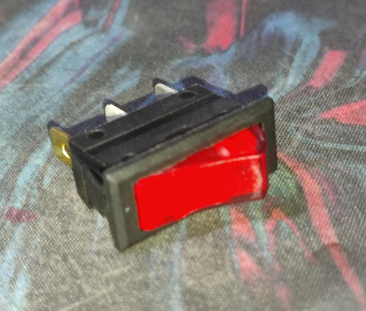 SE316 Red 16A ROCKER SWITCH SOYNIA 2 POSITION 3 LEG 240V ET11279