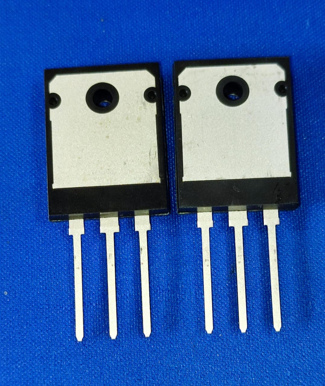 2SC5200L AND 2SA1943L PAIR UTC TO3P(L) transistor 230V 15A 5200 1943 ETA2170