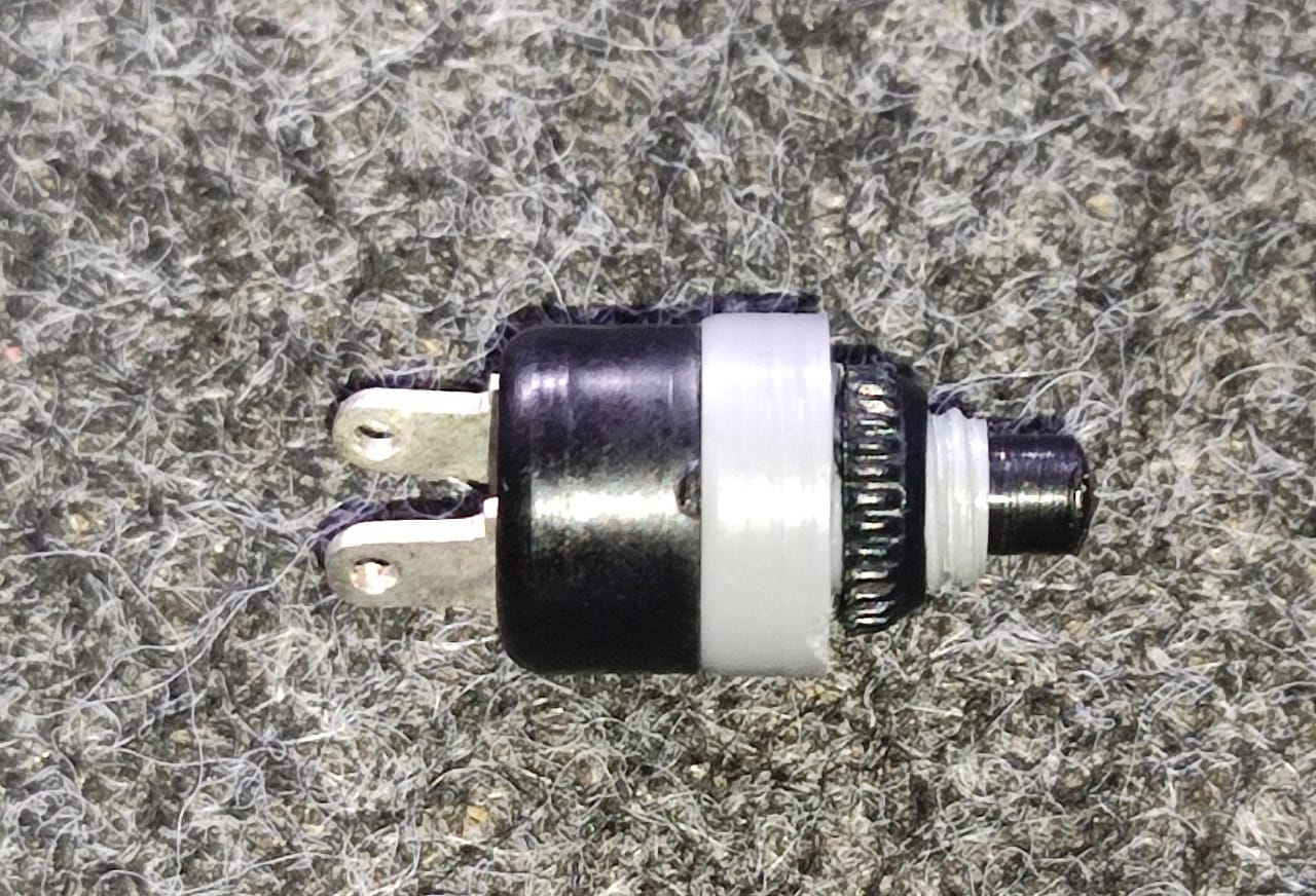 SE946 BLACK Push Button Switch 2 LEG ET11251