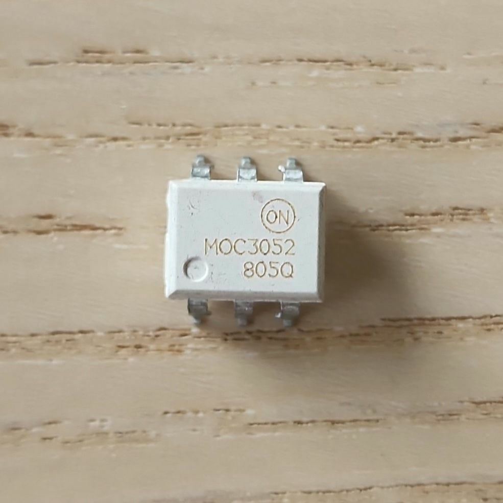 MOC3052 SMD opto coupler ONSEMI 3052 ET9873