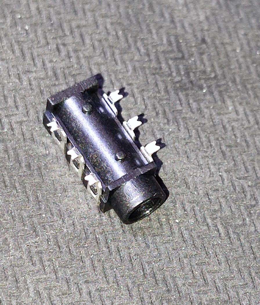 PJ-313D SMD SHOU HAN 3.5mm Headphone Jack 30V Silver Copper 500mA SMD Audio Connectors ETA2546