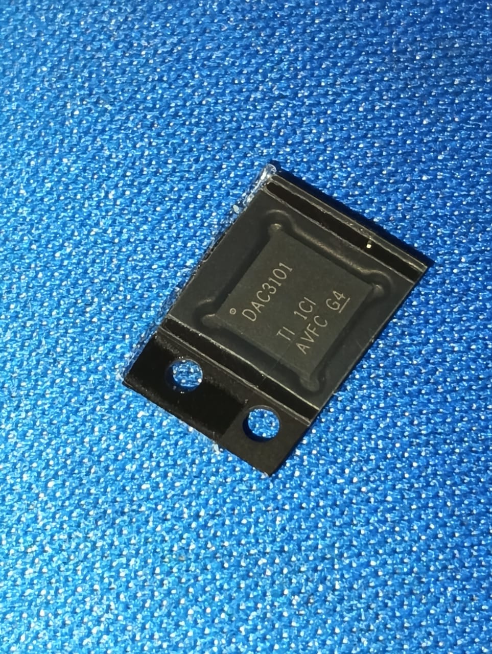 TLV320DAC3101IRHBR VQFN-32-EP(5x5) Texas Instruments DAC ETA2326