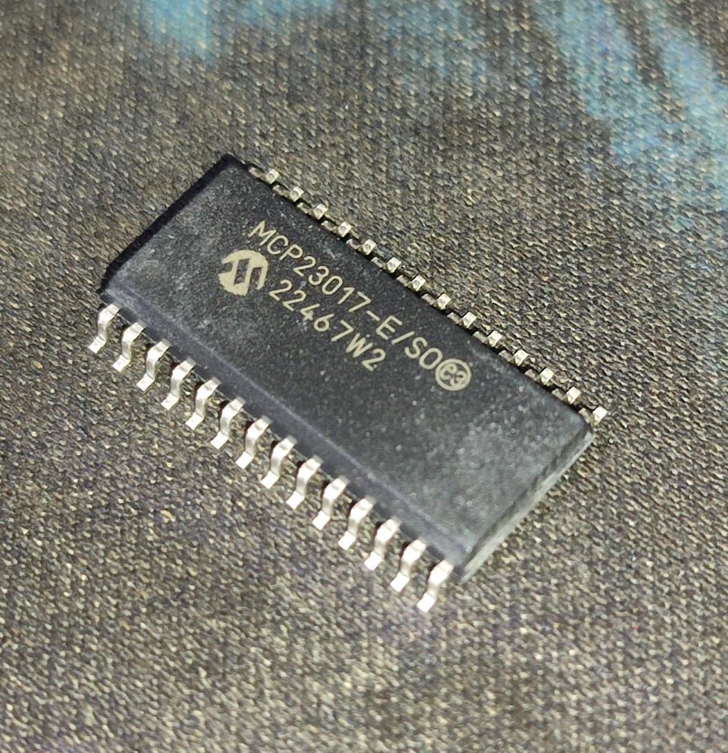 MCP23017-E/SO SOIC-28 MICROCHIP 16 Bit I/O Expander 23017 ETA2597