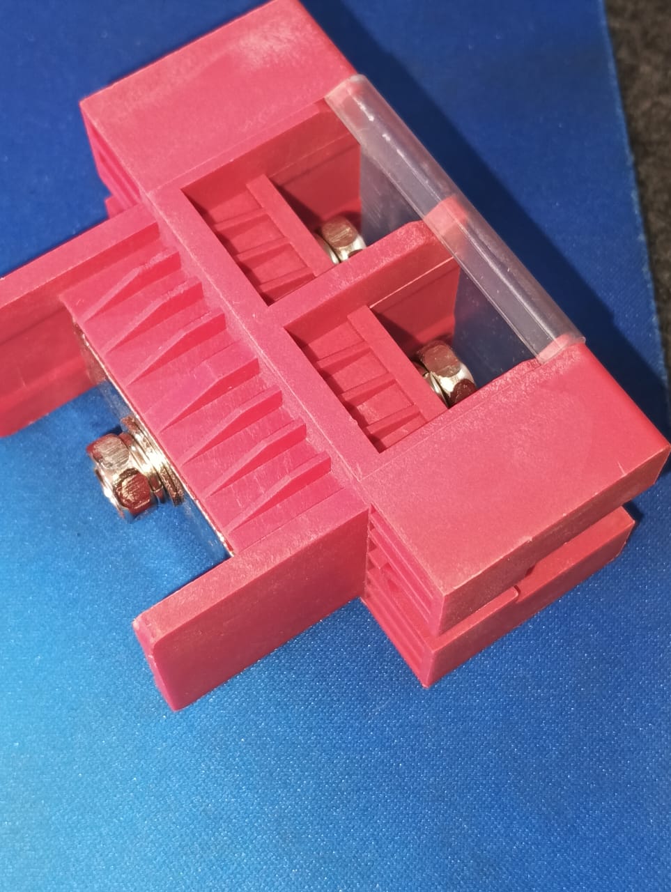 RED 100A FENCE TERMINAL1IN 2OUT ET11173