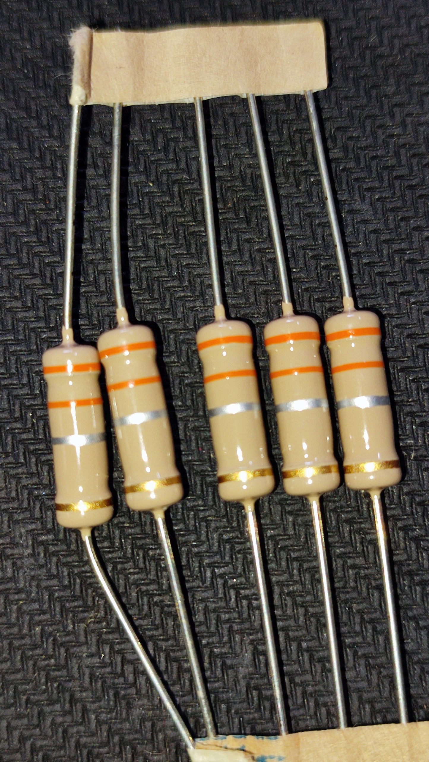 0.33 ohm 2W RESISTOR CFR TOLERANCE 5% 0R33 0E33 ET10527