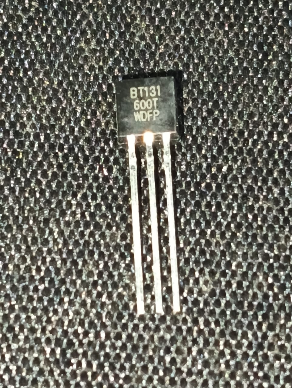 BT131-600T 600V 1 bidirectional thyristor TO-92-3 TRIAC ETA2136