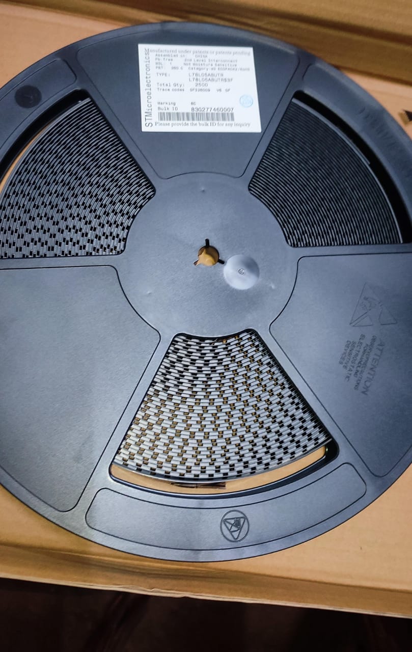 L78L05ABUTR 5V 100mA SOT-89-3 Voltage Regulator 8C SMD ST 7805 78L05 ETD11112