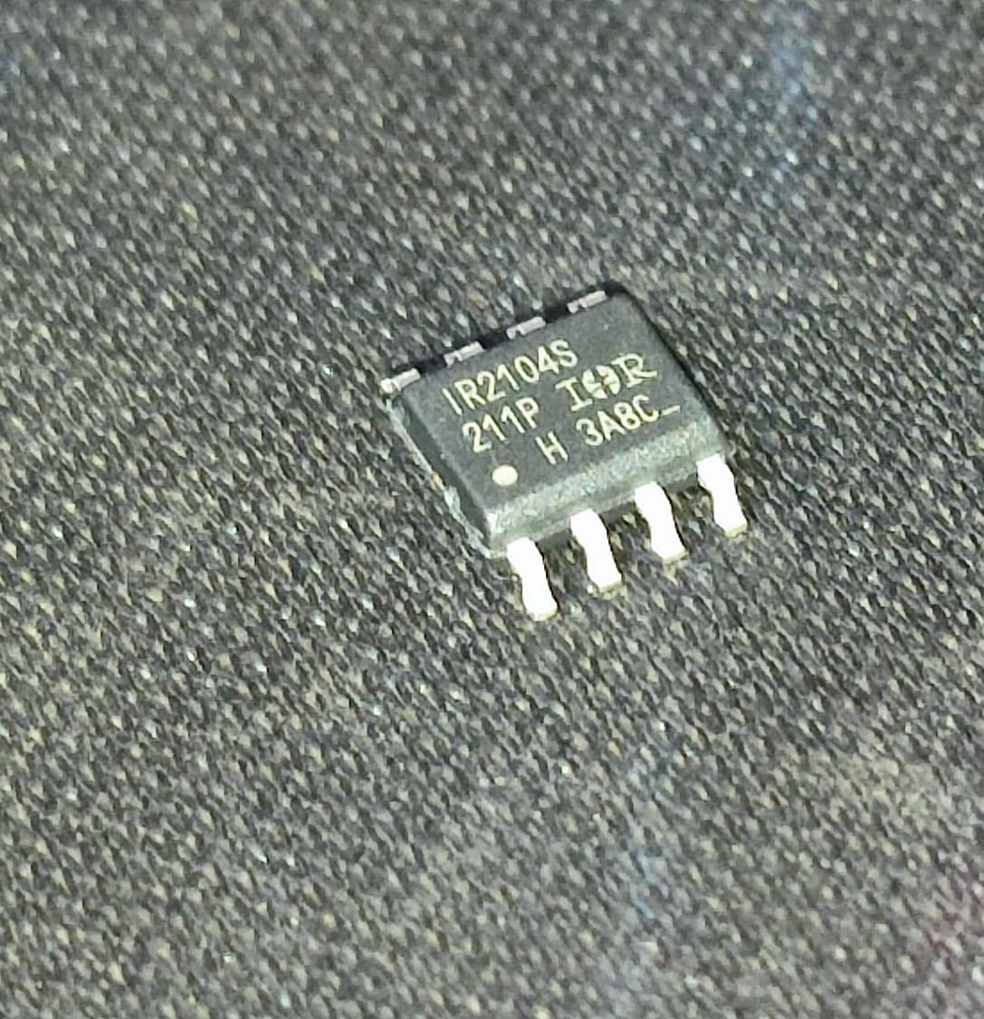 IR2104S IR SOIC-8 HALF BRIDGE DRIVER ET9864