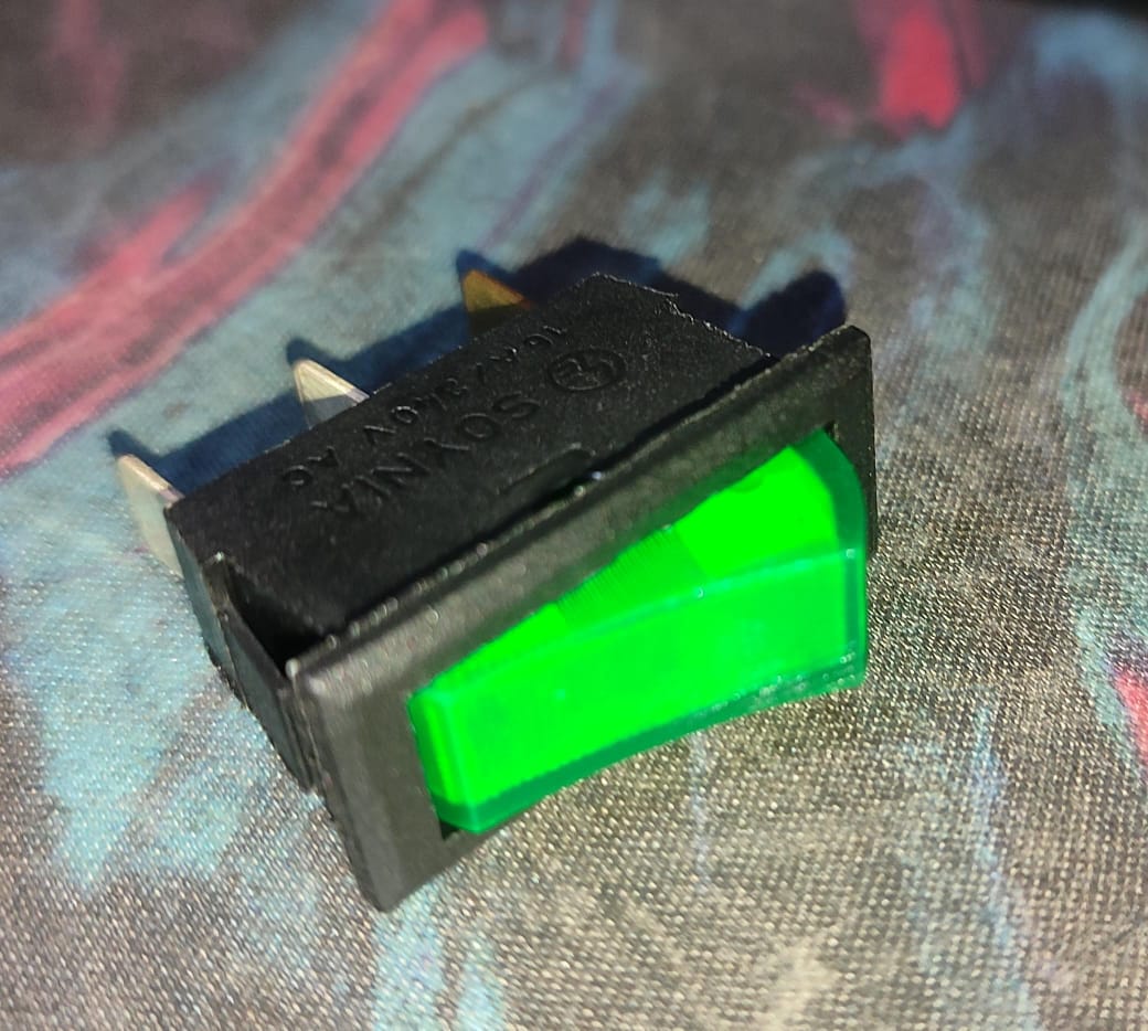 SE317 LED ROCKER SWITCH 3 LEG 250V 16A GREEN 30MM*14MM ET8593