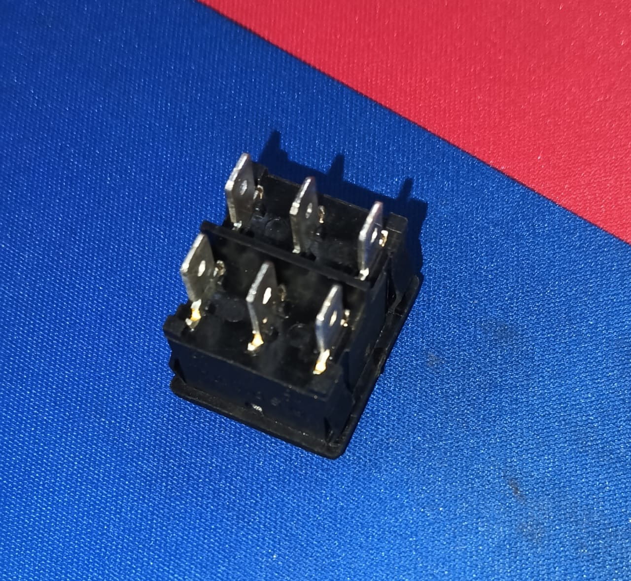 Rocker Switch Soynia 6 PIN DPDT 4A 250V AC On Off ON  ET11392