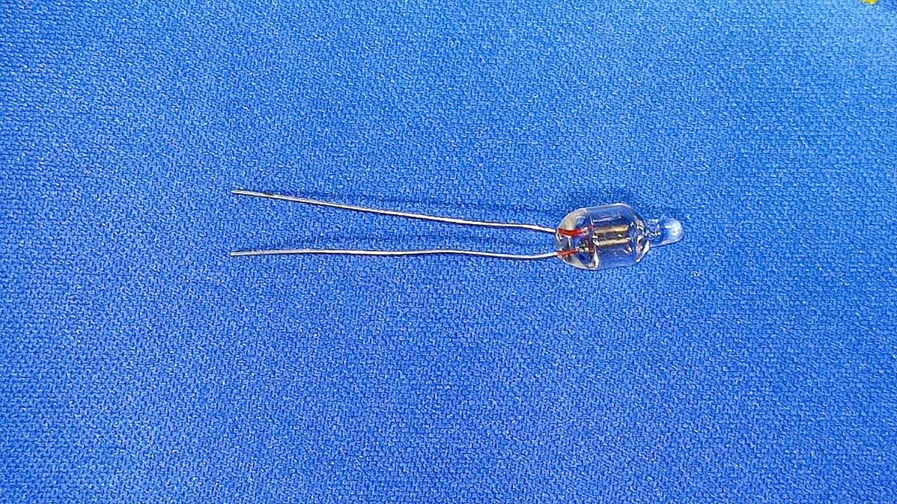 Neon BULB 5MM ET7179