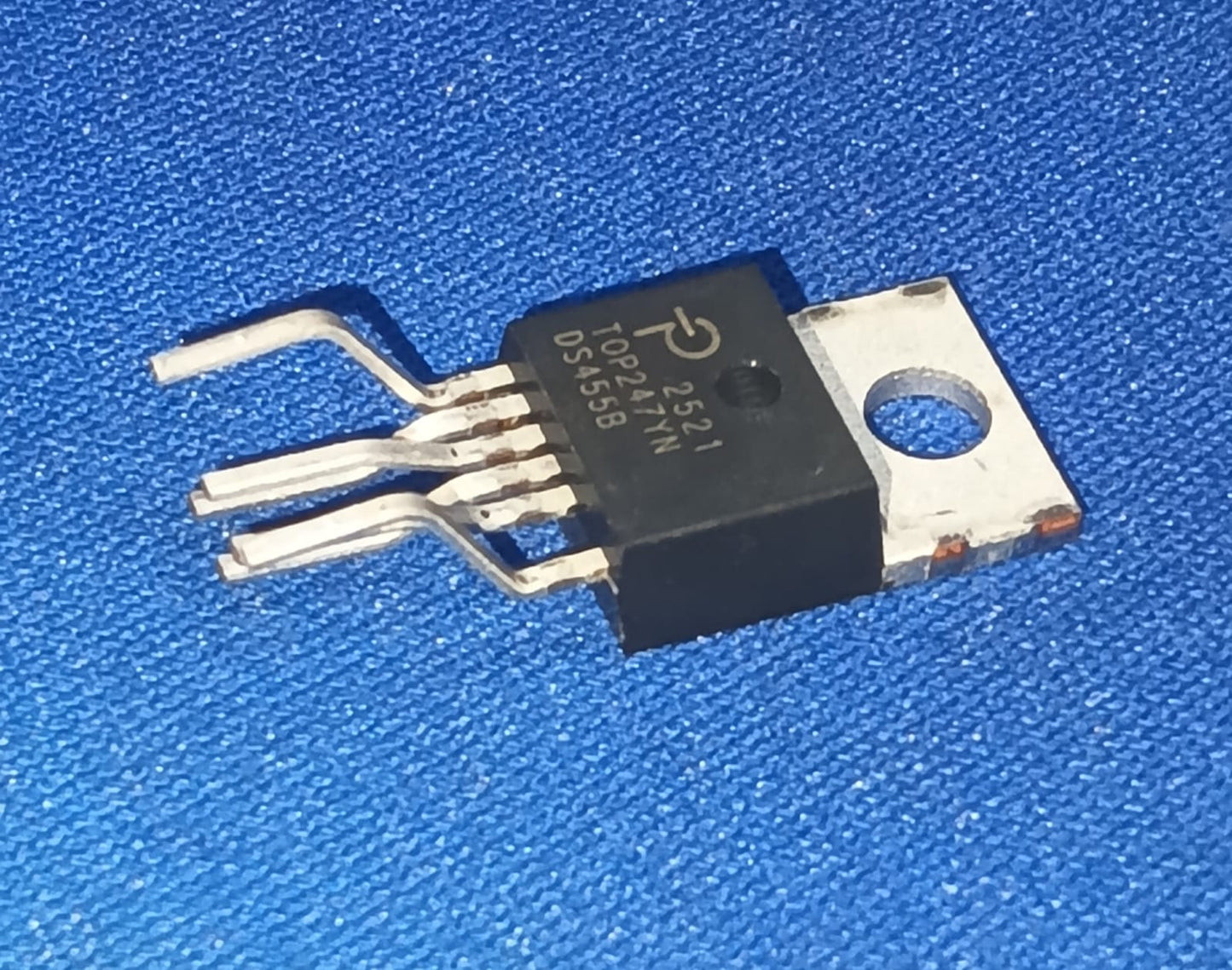 TOP247YN TO-220-7C PI  AC DC Converters ETH6756