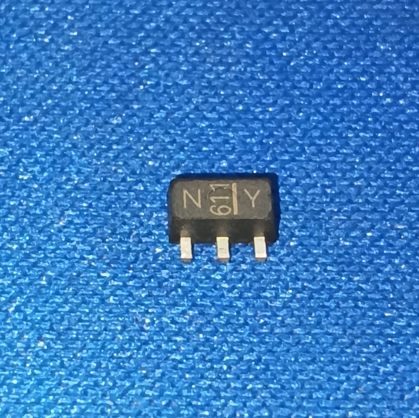 2SA1213-Y(TE12L,ZC NY SC-62 smd TOSHIBA transistor PNP 50V 2A A1213  ETH6839