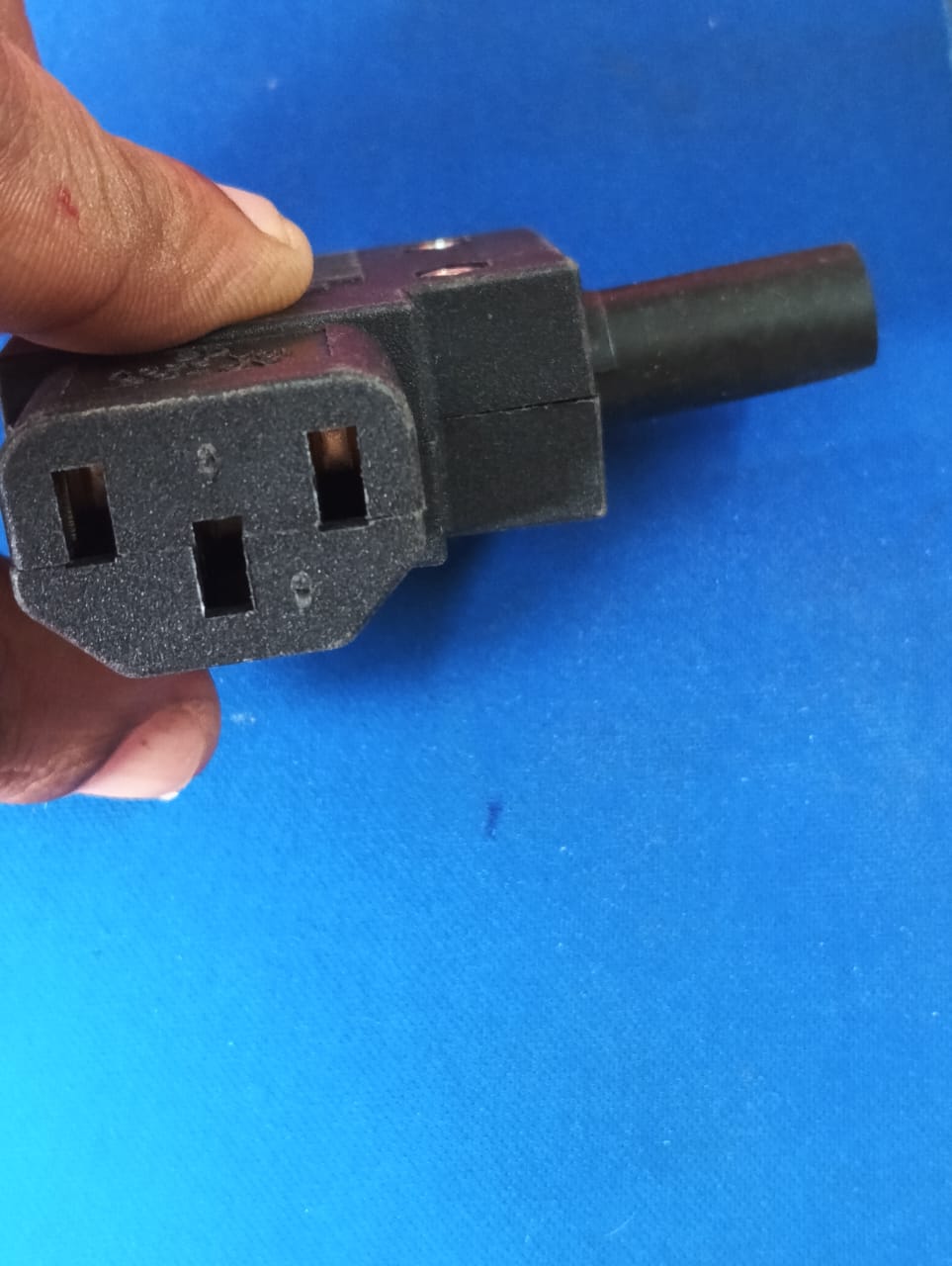 FEMALE CABEL MOUNT SOCKET L TYPE  10A 250V CONNECTOR  ET11175