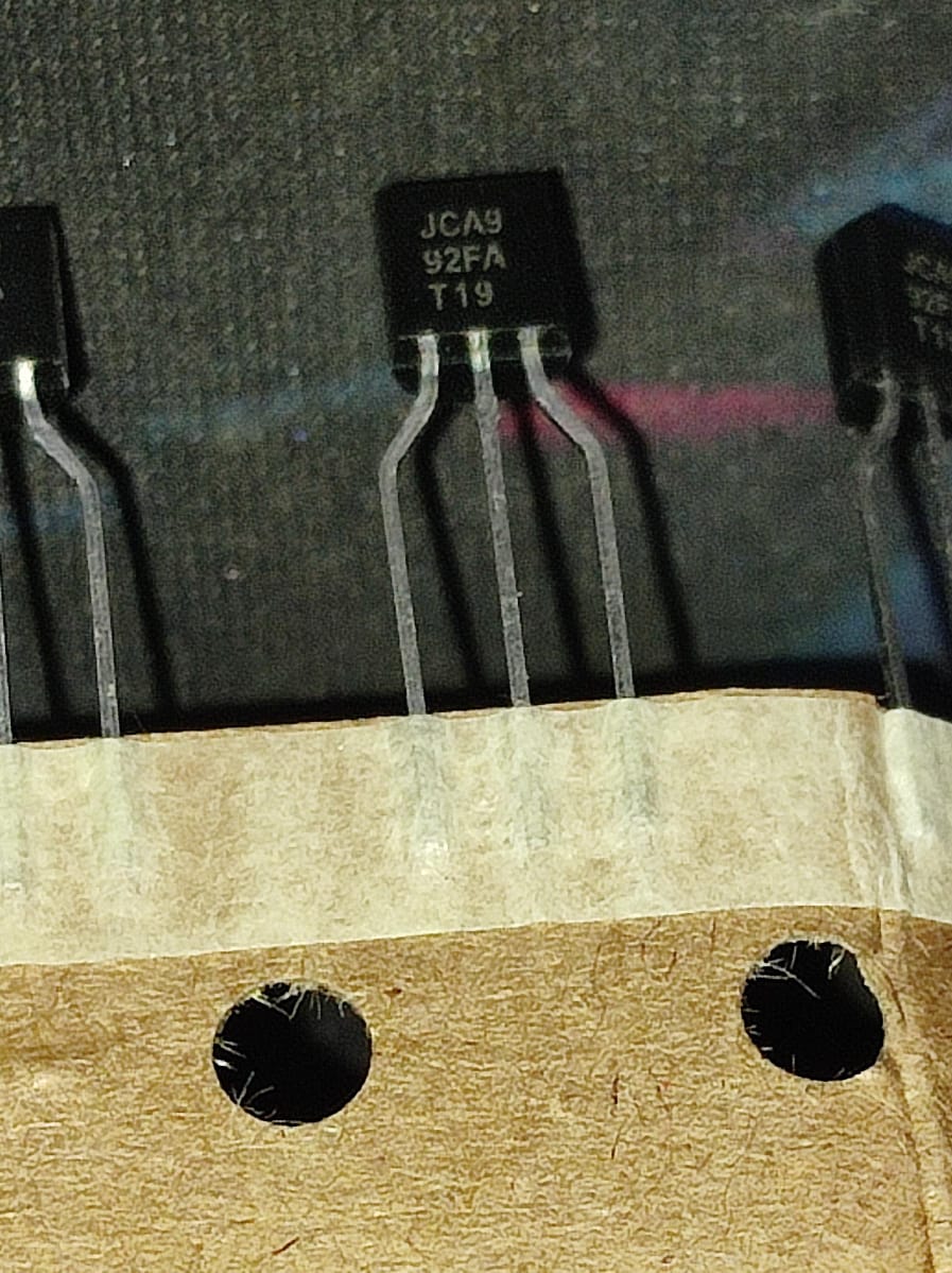 KSA992FATA TO-92-3L onsemi 120V 50mA PNP TO-92-3L Transistor a992 992 ETA2615