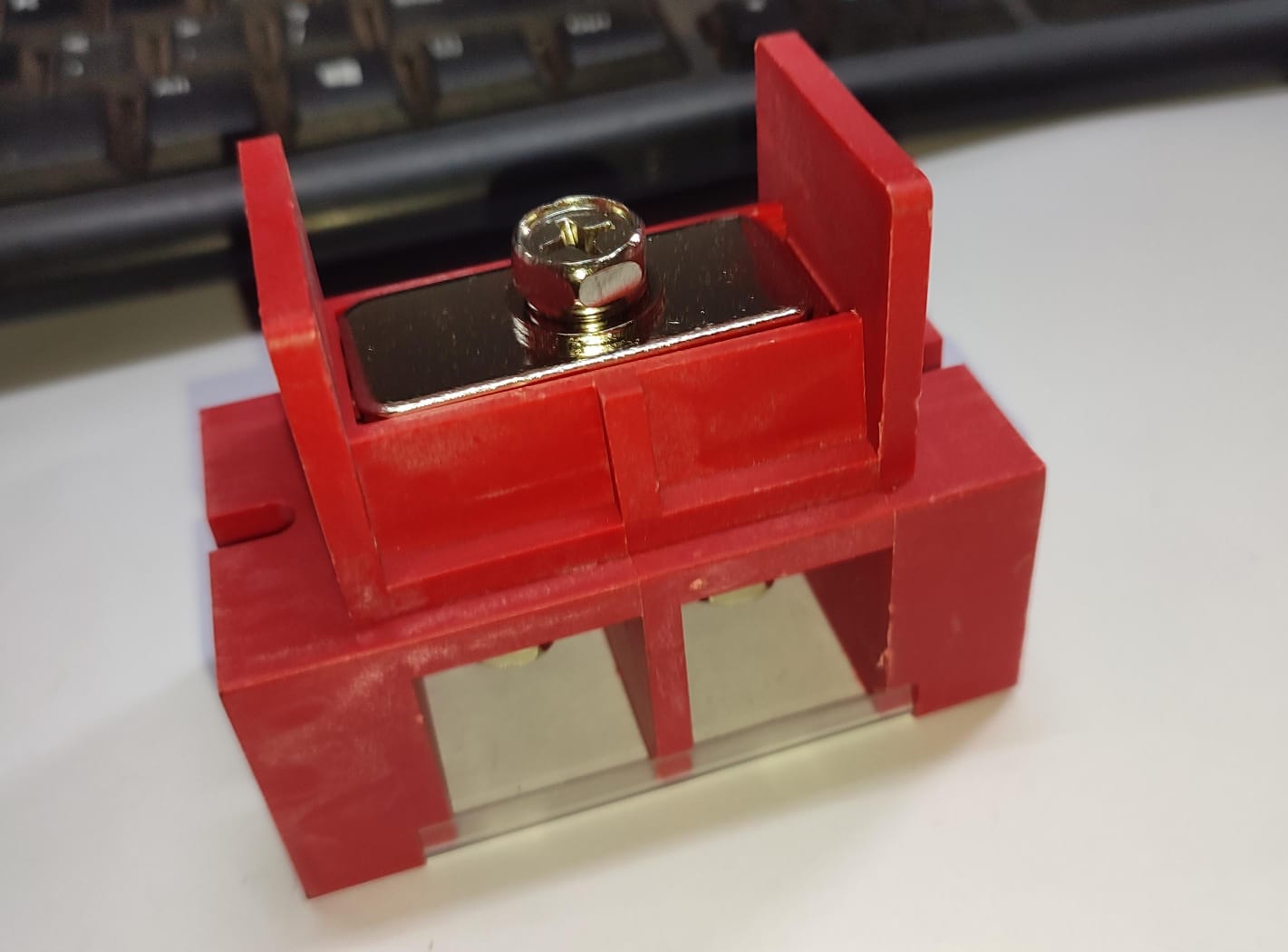 RED 200A ESS FENCE TERMINAL 1IN 2OUT CONNECTOR ET11405