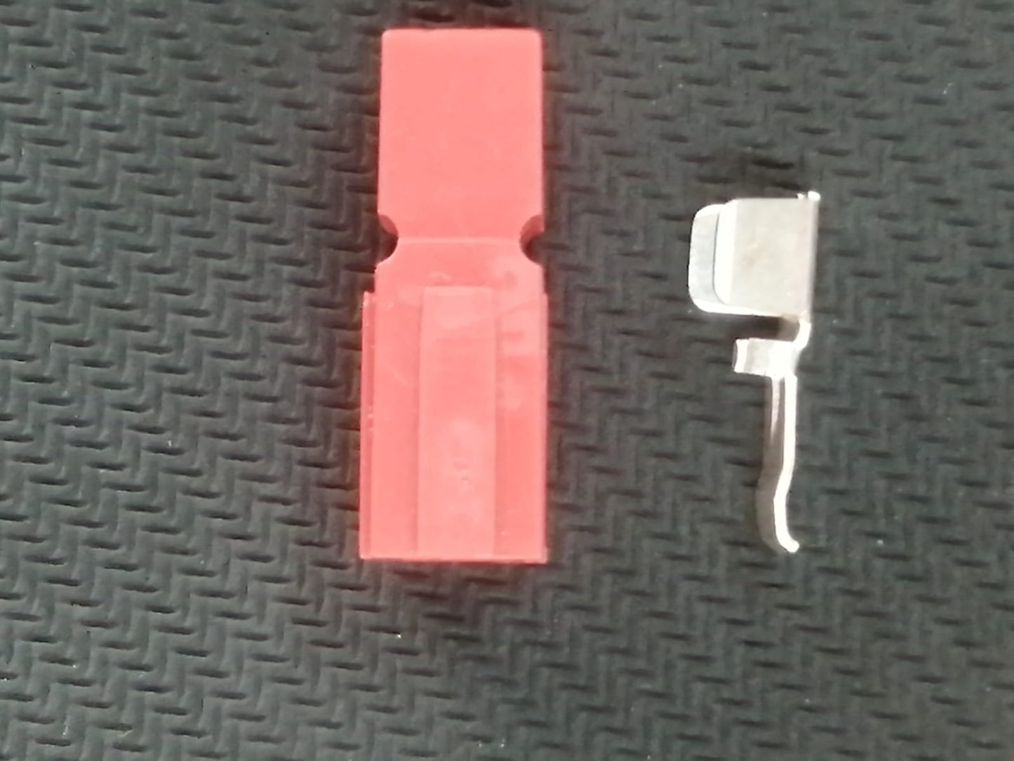 SINGLE POLE 45A CONNECTOR RED ETD11035