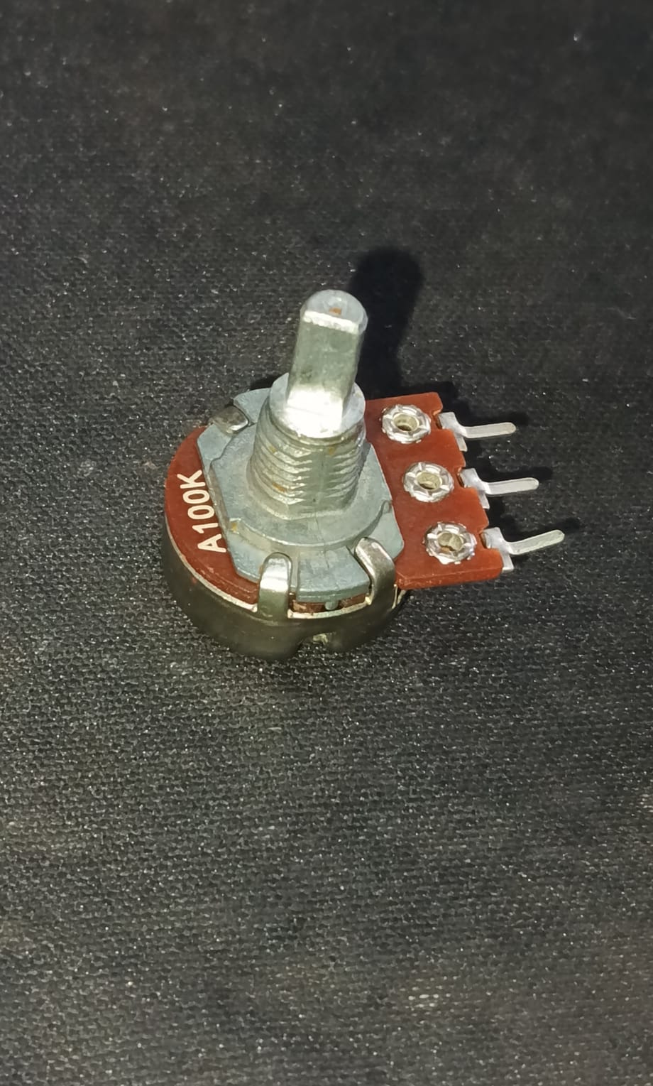 A 100K OHM potentiometer elcon Rotary POT WITH  D METAL shaft A100K ETH6841