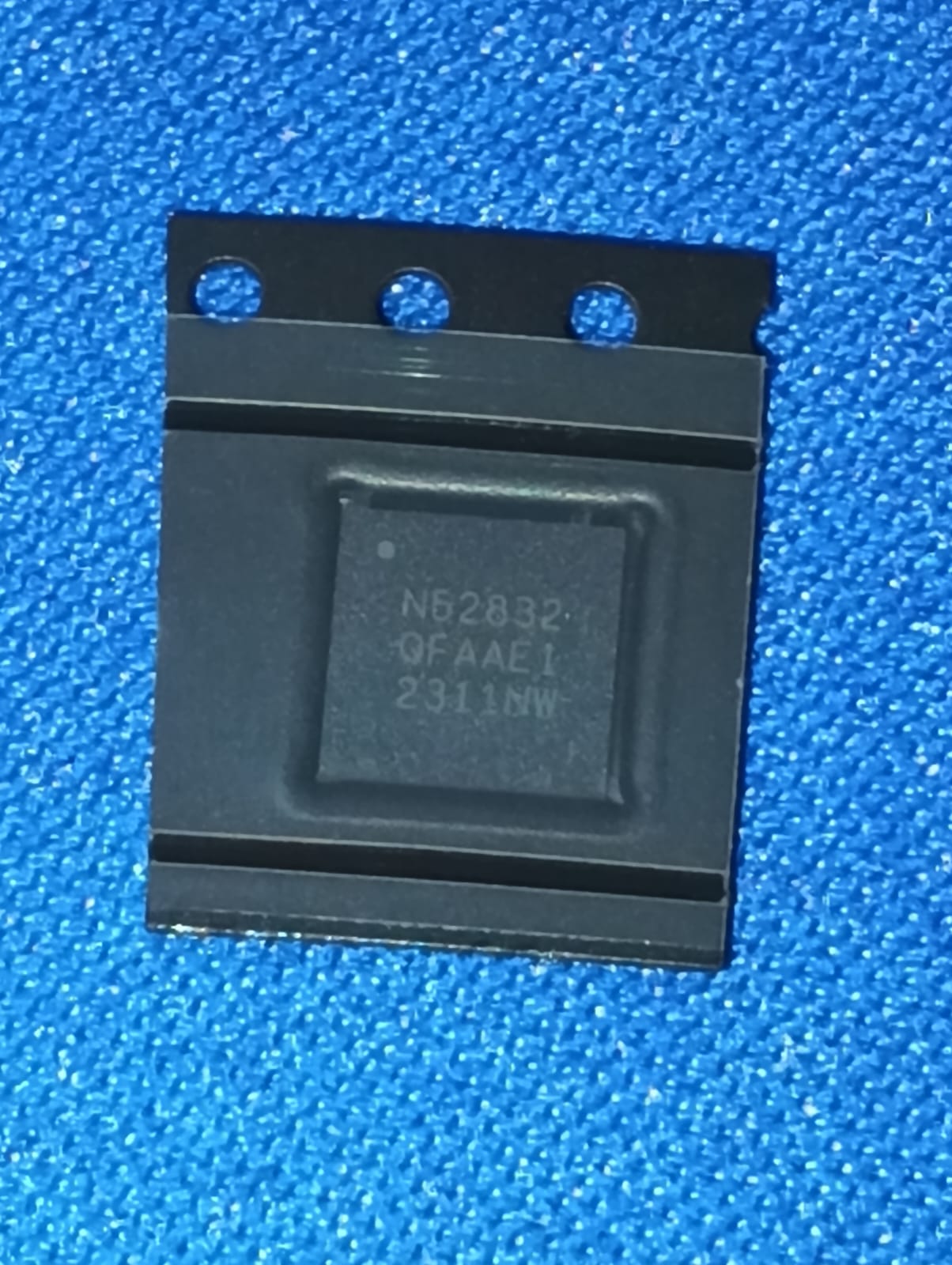 NRF52832-QFAA-R QFN-48-EP(6x6) Nordic Semicon 2Mbps 2.4GHz RF Transceiver ICs ETA2301