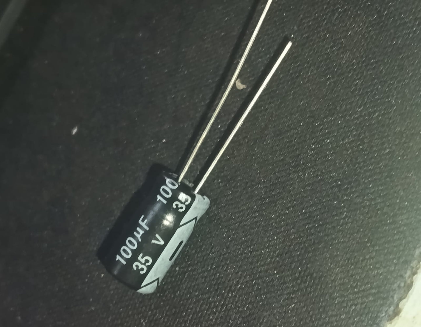 100uF 35v 105C 6.3x12mm JWCO Electrolytic Capacitor ETH6659