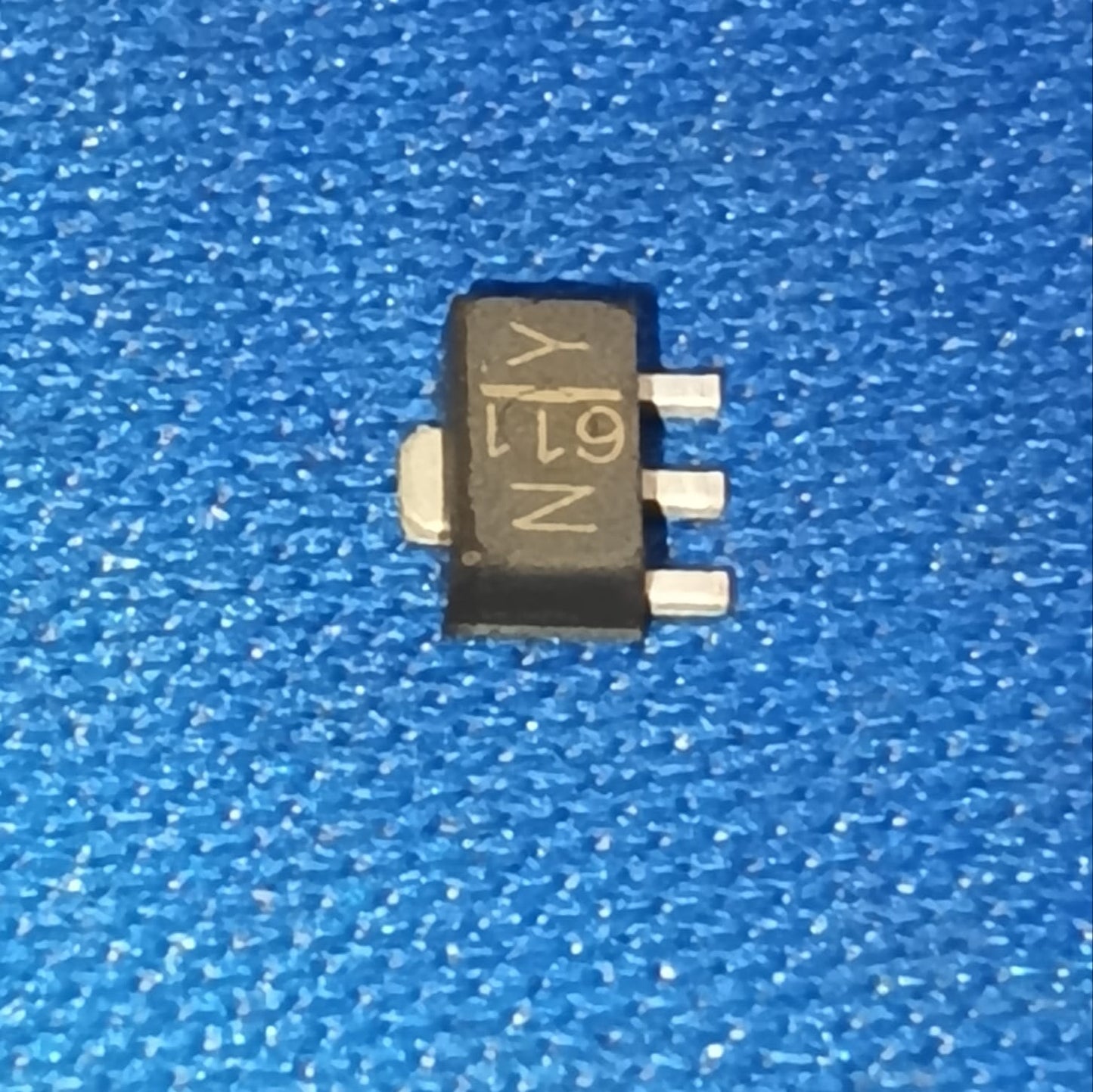 2SA1213-Y(TE12L,ZC NY SC-62 smd TOSHIBA transistor PNP 50V 2A A1213  ETH6839