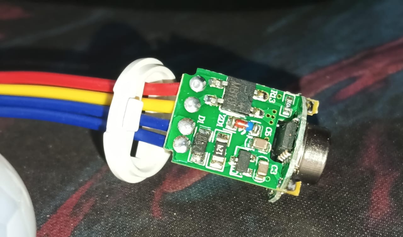 AC 220V PIR Infrared Motion Sensor With Adjustable Light Sensitivity and Time Delay 40W ET5058